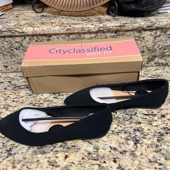 Cityclassified Elegant Black Women's flats - Picture 6 of 10